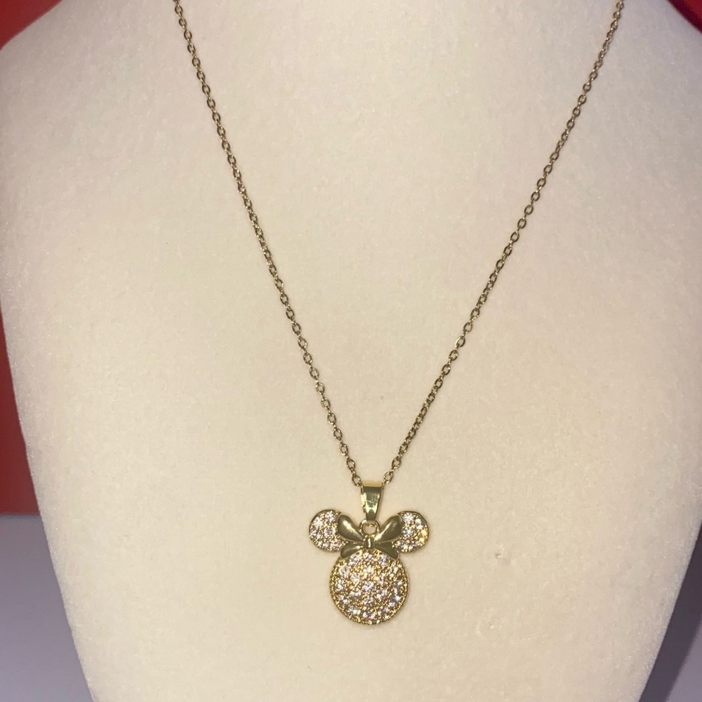 Gold Pendant Necklace